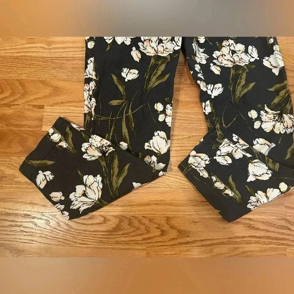 Abercrombie & Fitch Floral Ankle Gray/Green Pants - Size 2 - Picture 3 of 11